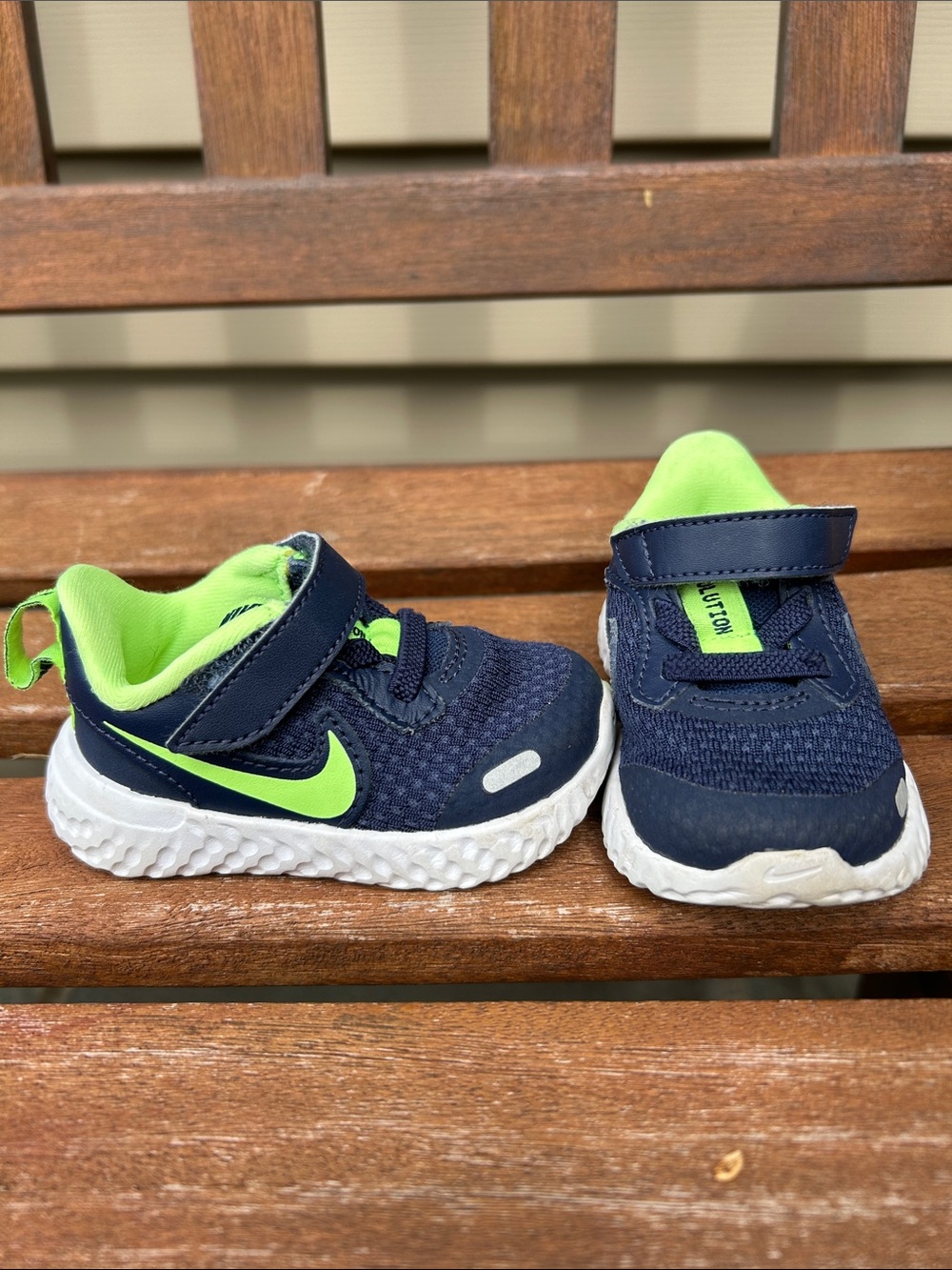 Nike Kids Navy and Neon Green Lightweight Slip-On Sneakers size 3C